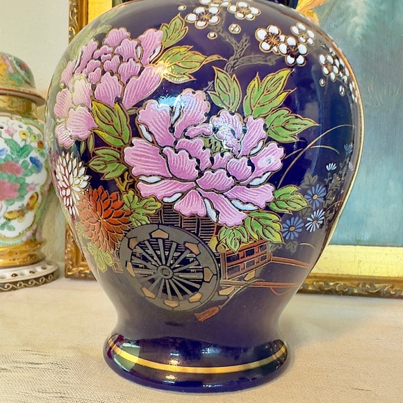 1970’s Kutani Cobalt Blue Porcelain Ginger Jar Vase & Lid (8”) - Picture 4 of 13